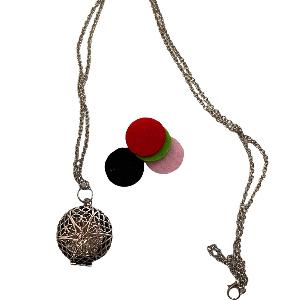 AROMATIC /ESSENTIAL OIL DIFFUSER LOCKET LONG CHAIN/ WITH FRAGRANT PADS
